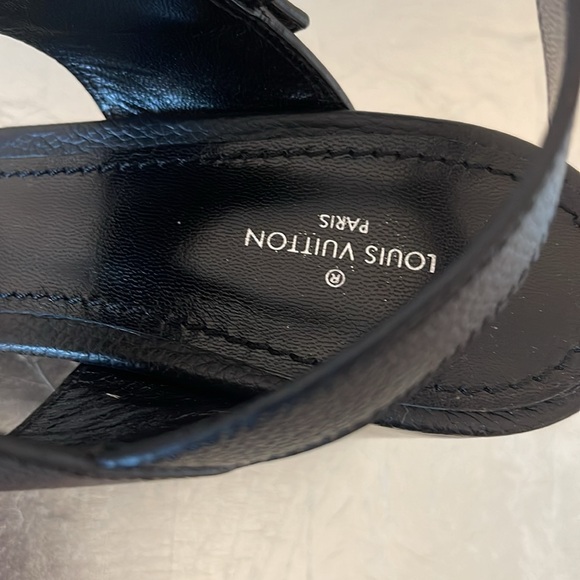 Louis Vuitton gorgeous Horizon Sandal noir goldtone hardware just incredible - Picture 9 of 14